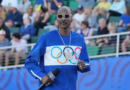 سنوب دوغ يحمل الشعلة الأولمبية في “باريس 2024”
