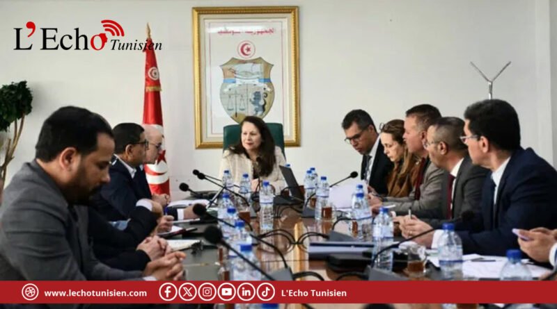 Compétitivité électronique : la ministre Fatma Thabet Chiboub lance une charte offensive pour 2030