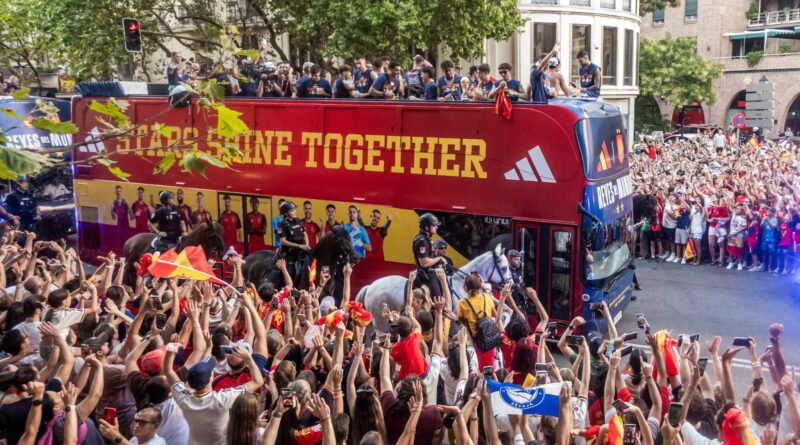 Un million de fans : Madrid fait un triomphe à la Roja ! 