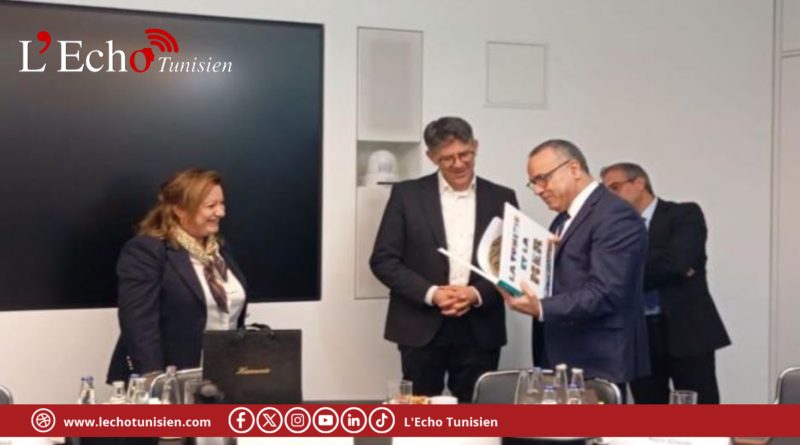 وفد تونسي رفيع المستوى في ميونيخ يلتقي بالمسؤول عن الشؤون الأوروبية والعلاقات الدولية بالمستشارية البافارية