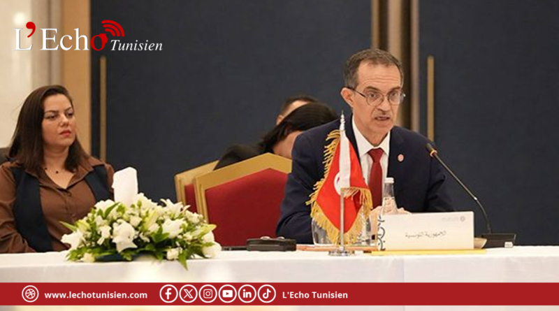 وزير الفلاحة يُؤكّد ضرورة توحيد الجهود لتطوير آليات تسويق التمور