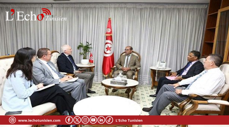 مضاعفة الطريق الوطنية عدد 13 محور لقاء وزير التجهيز والإسكان بمدير مجموعة البنك الدولي بتونس